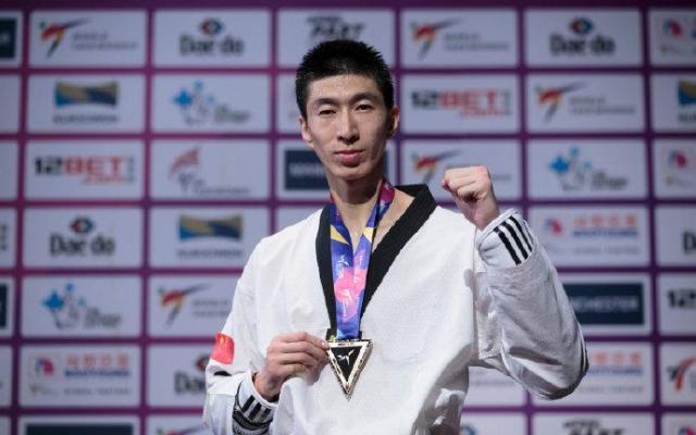 九游体育-双旗手定了！趁热盘点下历届奥运会中国代表团旗手